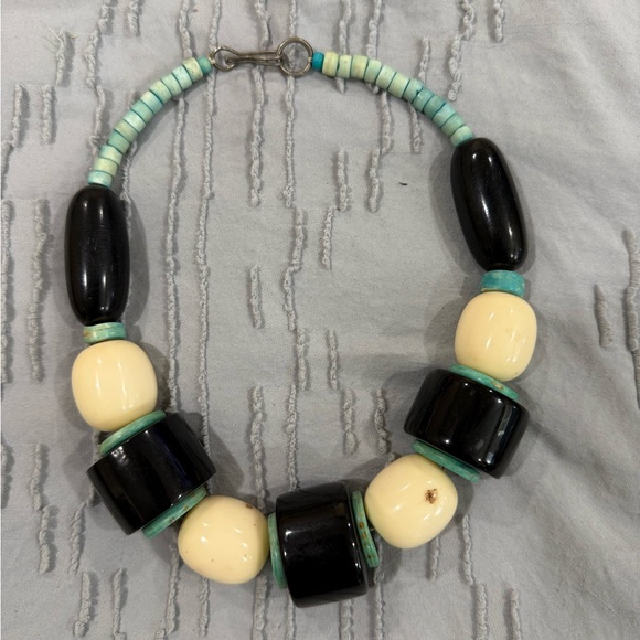 Statement Jewelry Jewelry - Elegant Vintage Black and Cream Beaded Necklace